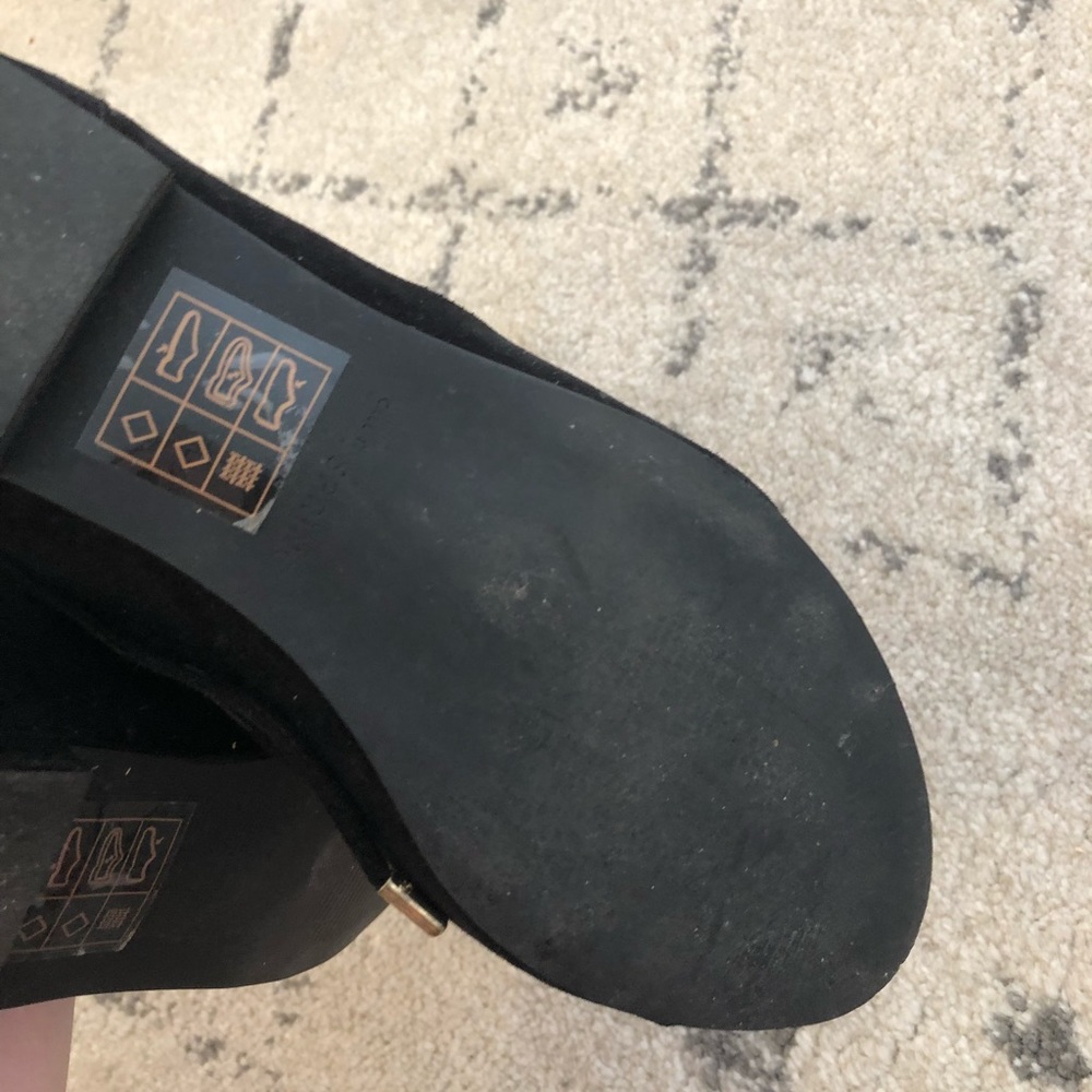 Call it Spring Sandals - Picture 4 of 4